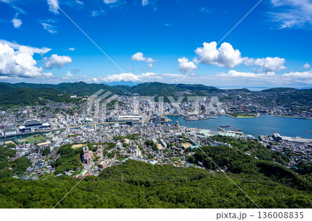 稲佐山山頂展望台から見る長崎市内の風景 稲佐山山頂展望台から見る長崎市内の風景 136008835