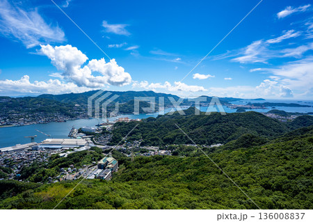 稲佐山山頂展望台から見る女神大橋方面の風景 稲佐山山頂展望台から見る女神大橋方面の風景 136008837