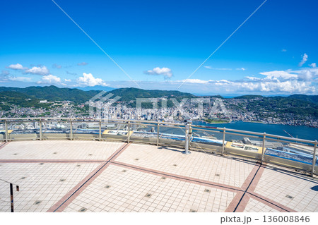 稲佐山山頂展望台から見る長崎市内の風景 稲佐山山頂展望台から見る長崎市内の風景 136008846