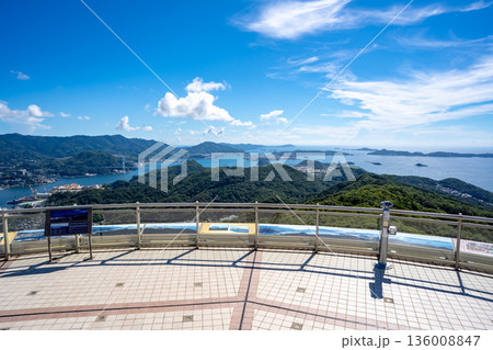 稲佐山山頂展望台から見る長崎市内の風景 136008847