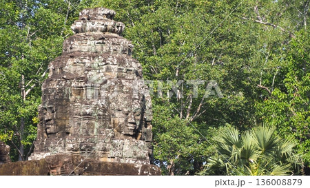 カンボジア アンコールトム バイヨン寺院 136008879