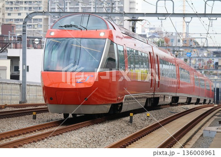 201912　小田急電鉄　70000形　GSE　ロマンスカー　小田原線　梅ヶ丘 136008961