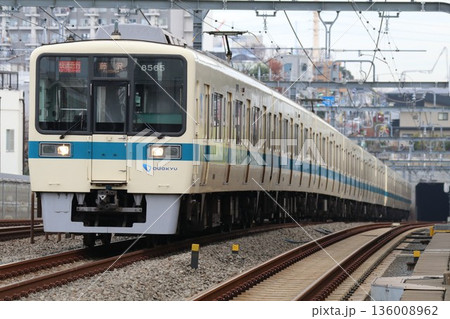 201912　小田急電鉄　8000形　8565　小田原線　梅ヶ丘 136008962