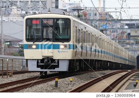 201912　小田急電鉄　8000形　8566　小田原線　梅ヶ丘 136008964
