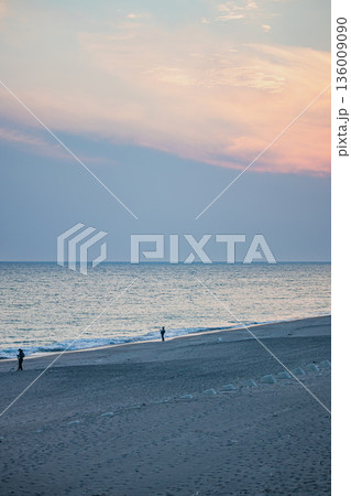 磐田市の鮫島海岸の風景(静岡県) 磐田市の鮫島海岸の風景(静岡県) 136009090