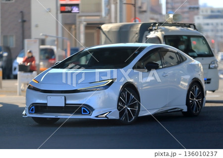 国産ハイブリッド車 136010237