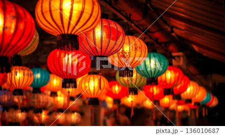 アジアの美しい祭り提灯 136010687