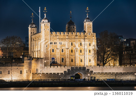 イギリス　ロンドン塔 136011019
