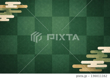 上品な深緑の市松模様と雲形の和柄背景 136011162