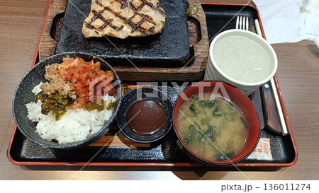 チキンソテー チキンソテー 136011274