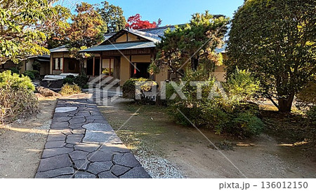 緑ケ丘公園内の伊丹市公館鴻臚館 136012150