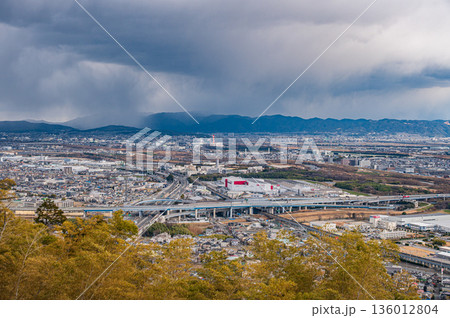 天王山から見下ろす京都市街地風景 京都府乙訓郡 天王山から見下ろす京都市街地風景 京都府乙訓郡 136012804