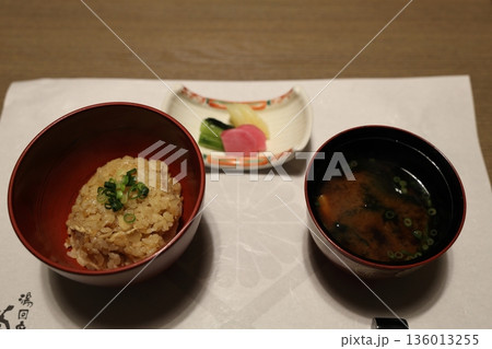 高級旅館のディナー ご飯と汁物 136013255