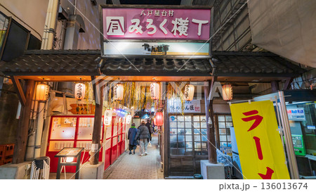 「青森県」八戸屋台村・みろく横丁の夜景　八戸市 136013674