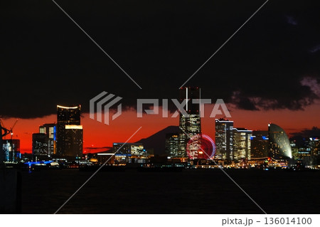 横浜みなとみらいの夜景 136014100