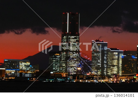 横浜みなとみらいの夜景 136014101