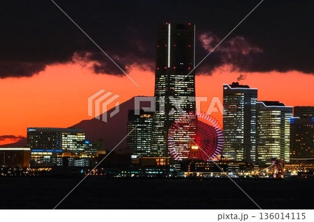 横浜みなとみらいの夜景 136014115