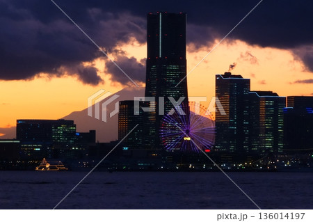 横浜みなとみらいの夜景 136014197