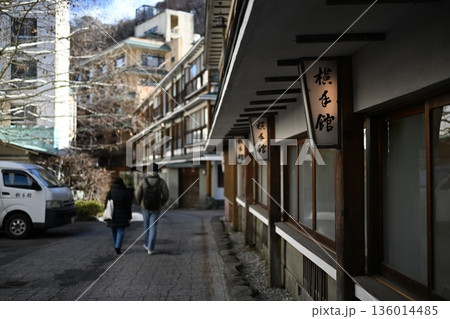 冬の伊香保温泉 旅館街 冬の伊香保温泉 旅館街 136014485