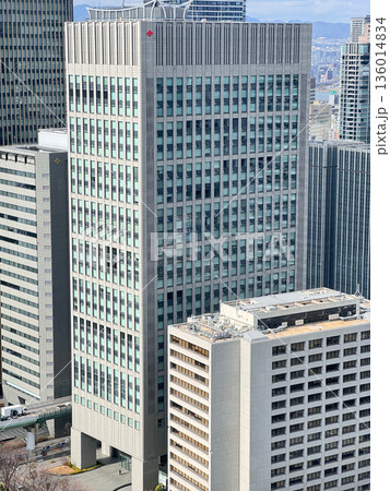 中之島セントラルタワー(写真中央。大阪市北区。レンゴー本社、ダイドードリンコ本社、大広大阪本社など) 中之島セントラルタワー(写真中央。大阪市北区。レンゴー本社、ダイドードリンコ本社、大広大阪本社など) 136014834