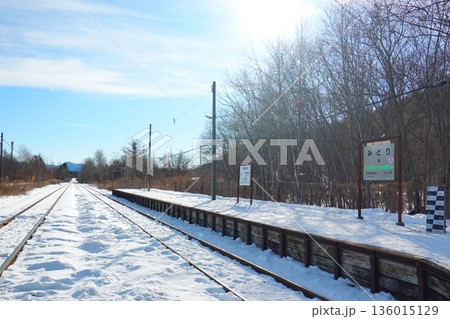 北海道清里町 釧網本線 緑駅の風景より 136015129