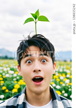 頭の上から植物の芽が出た！ 136015242