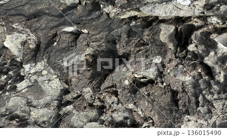 背景にも使える岩の表面の素材 背景にも使える岩の表面の素材 136015490