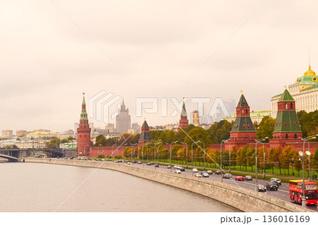 クレムリンの眺望　モスクワ　ロシア　2 136016169