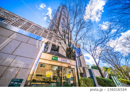 日本の東京都市景観 東京都庁や都庁前駅などを望む…＝令和8年1月25日 136016584