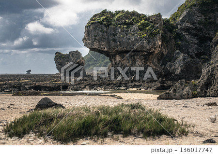 ノスタルジックで幻想的な浜　具志頭の浜 136017747