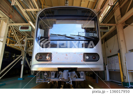小倉総合車両センターで転用改造中の元東京臨海高速鉄道70-000形電車（JR九州／307系） 136017950