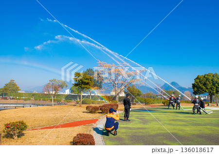 消防出初式の一斉放水 136018617