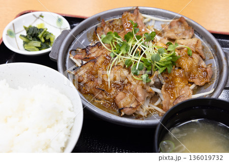 おいしい味噌だれ牛カルビ焼き肉定食 136019732
