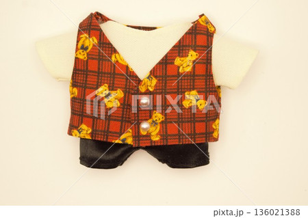 ぬい服 赤チェックベストと黒パンツ 2 ぬい服 赤チェックベストと黒パンツ 2 136021388