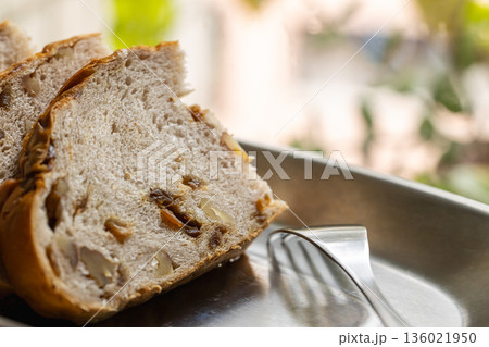 窓辺 窓側 切る 136021950