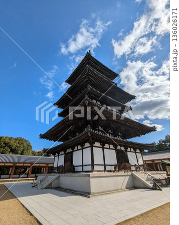 薬師寺と青空と雲 薬師寺と青空と雲 136026171