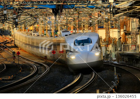 日本の大動脈を駆ける!! 東海道新幹線 N700S ～米原駅にて駅にて 136026455