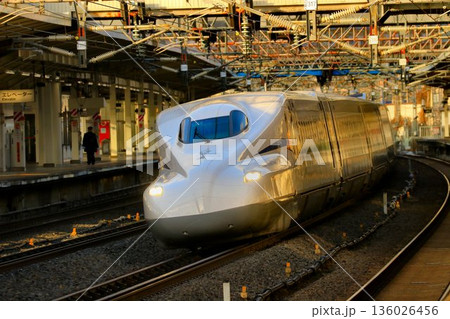 日本の大動脈を駆ける!! 東海道新幹線 N700S ～米原駅にて駅にて 136026456