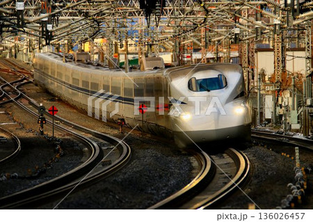 日本の大動脈を駆ける!! 東海道新幹線 N700S ～米原駅にて駅にて 136026457