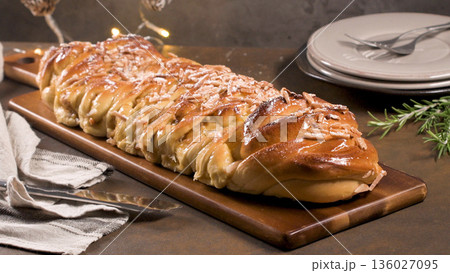 Christmas braided cinnamon cake Christmas braided cinnamon cake 136027095