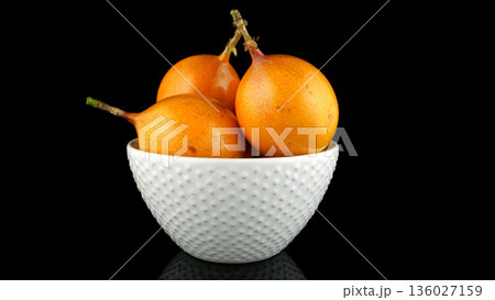 Passion fruit maracuja granadilla 136027159