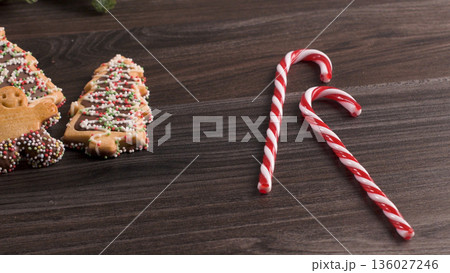 Christmas gingerbread cookies 136027246