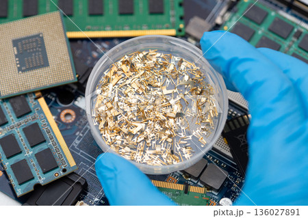 Eスクラップから貴金属を回収　リサイクル　イメージ 136027891