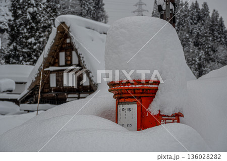 越中五箇山相倉合掌造り集落の雪景色 越中五箇山相倉合掌造り集落の雪景色 136028282