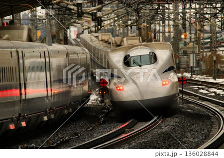 日本の大動脈を駆ける!! 東海道新幹線 N700S ~米原駅にて駅にて 日本の大動脈を駆ける!! 東海道新幹線 N700S ~米原駅にて駅にて 136028844