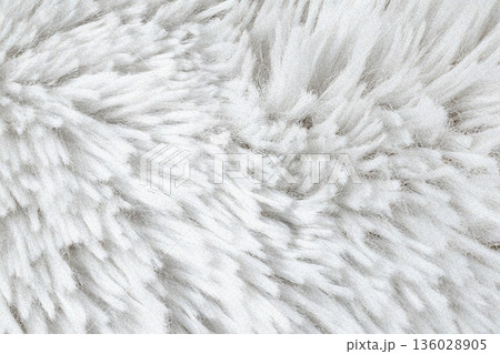 白いふわふわした毛並みのクローズアップ06 136028905