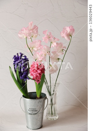 ヒヤシンスと切り花 136029443