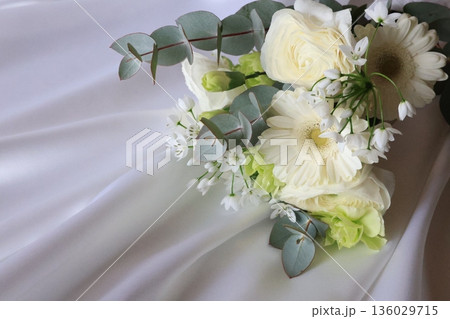 白い花でブライダルイメージ 白い花でブライダルイメージ 136029715