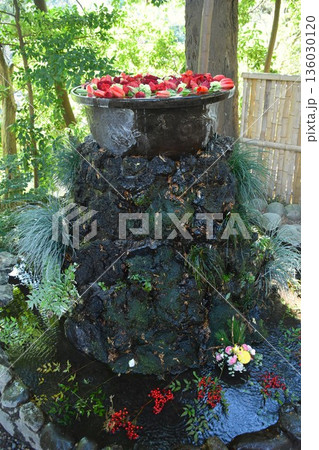 武蔵一宮氷川神社 花手水 武蔵一宮氷川神社 花手水 136030120