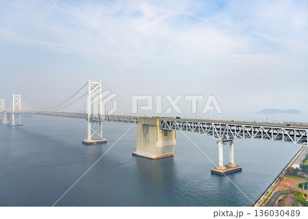 香川県坂出市 瀬戸大橋タワーから見た瀬戸大橋 香川県坂出市 瀬戸大橋タワーから見た瀬戸大橋 136030489